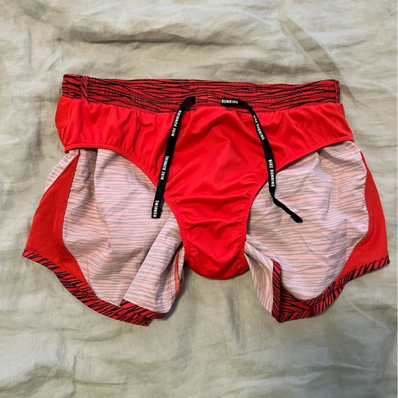 Nike Dry-fit Women’s Running Short. Size XS in Red/Black Stripes - Picture 3 of 4